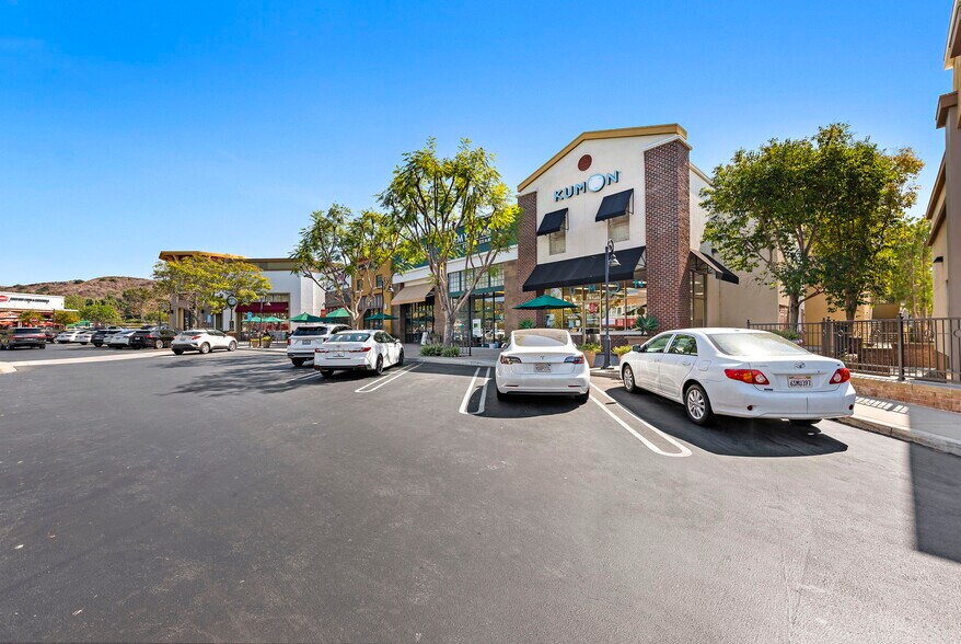 More Photos Of 25622 Crown Valley Pky, Ladera Ranch Unknown For Lease