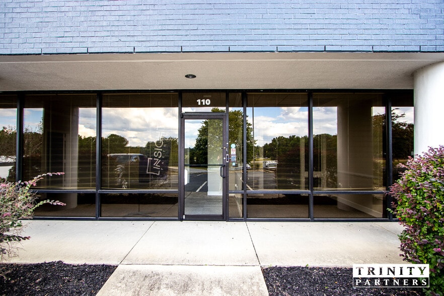 More Photos Of 6904 N Main St, Columbia Light Manufacturing For Lease