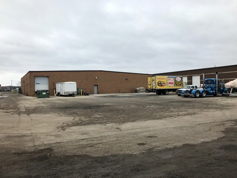 More Photos Of 620-630 Heartland Dr, Sugar Grove Warehouse For Lease