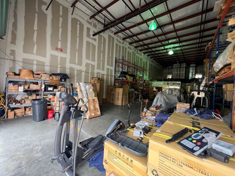 More Photos Of 6881 Kingspointe Pky, Orlando Business Park For Lease
