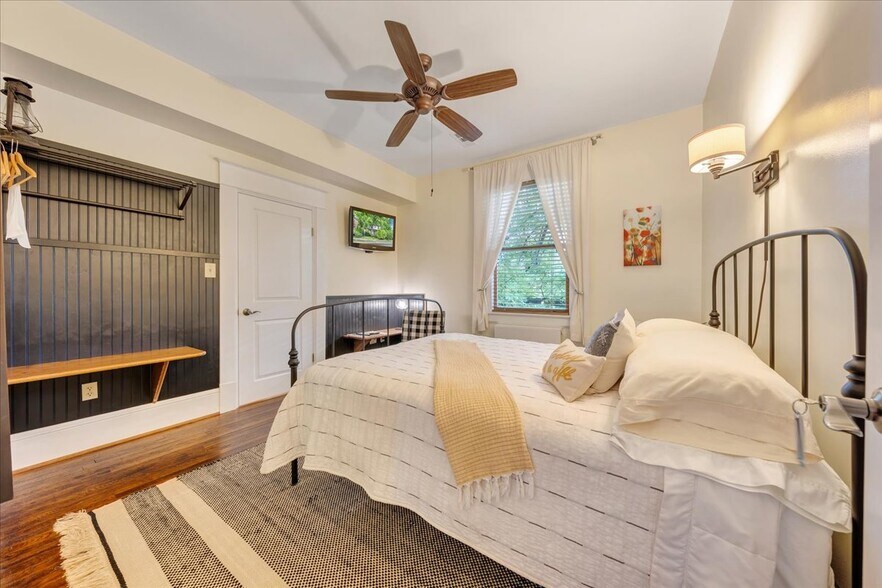 More Photos Of 1526 Franklin Rd SW, Roanoke Hospitality For Sale