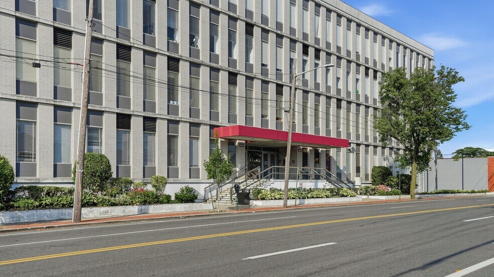 More Photos Of 444 Merrick Rd, Lynbrook Medical For Lease