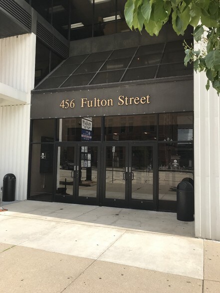 More Photos Of 456 Fulton St, Peoria Office For Sale