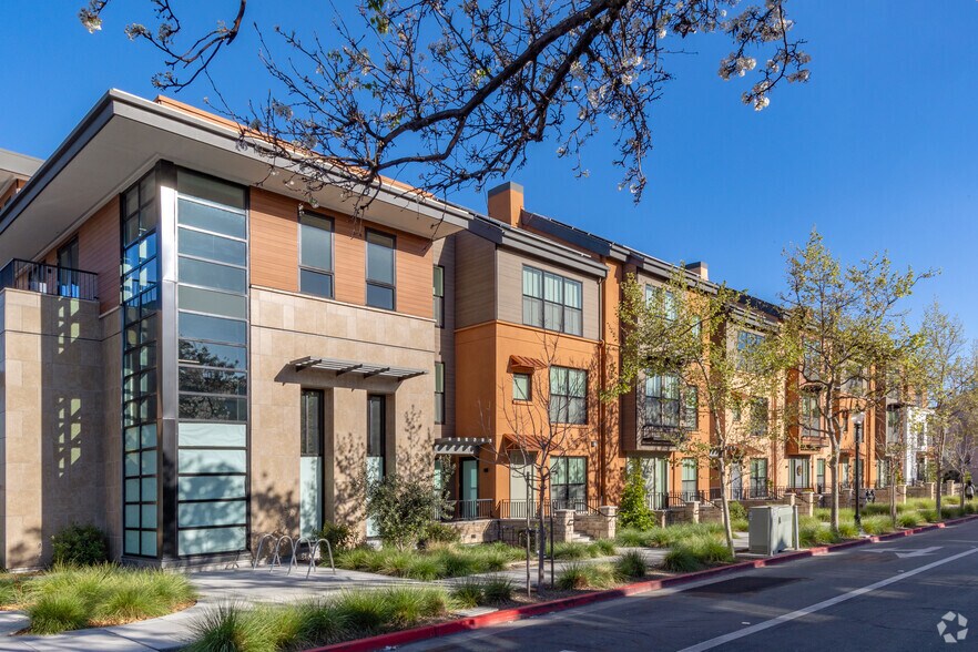 More Photos Of 2580-2590 California St, Mountain View Apartments For Lease