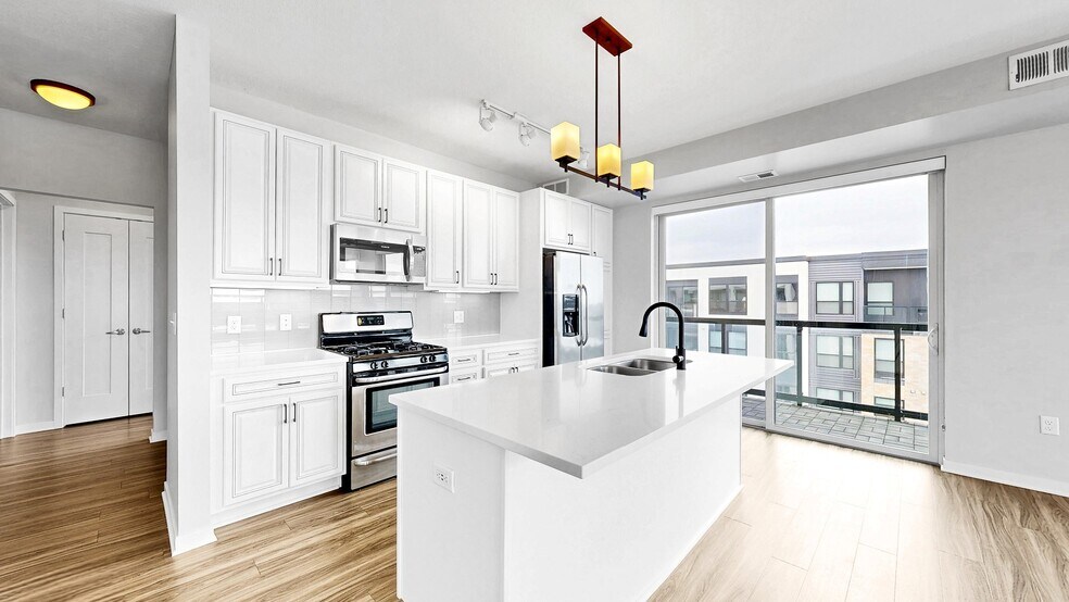 More Photos Of 1700 Plymouth Rd, Minnetonka Apartments For Lease