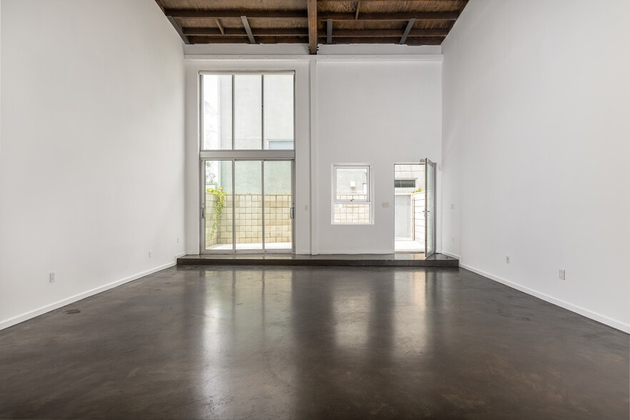 More Photos Of 2100 Abbot Kinney Blvd, Venice Office For Lease