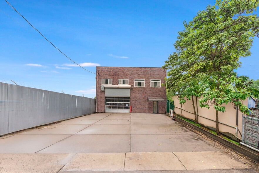 Primary Photo Of 574 Industrial Loop, Staten Island Warehouse For Sale