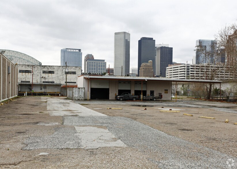 More Photos Of 103 N Jackson St, Houston Warehouse For Lease