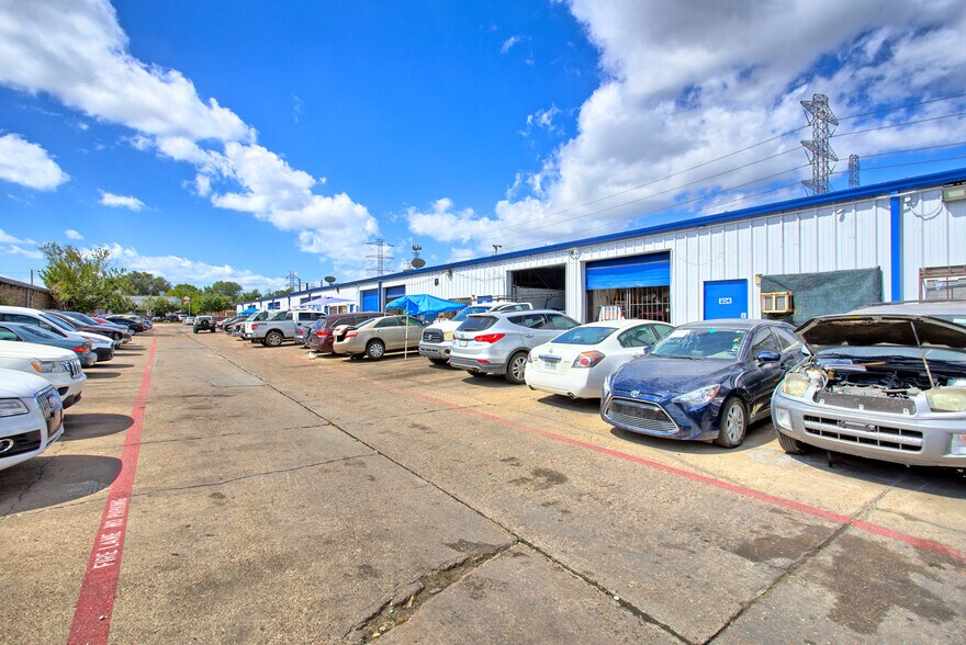 More Photos Of 11450 Bissonnet St, Houston Warehouse For Lease