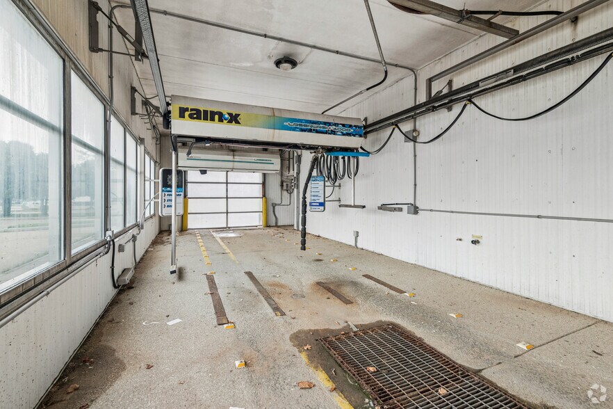 More Photos Of 3632 S Taylor Dr, Sheboygan Carwash For Sale