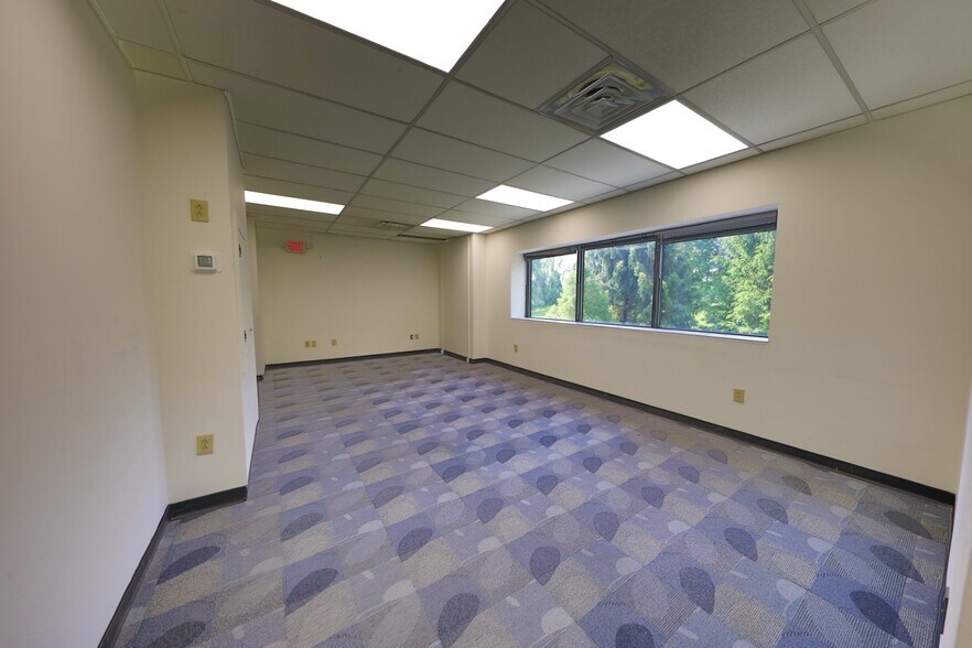 More Photos Of 999 Willow Grove St, Hackettstown Warehouse For Lease