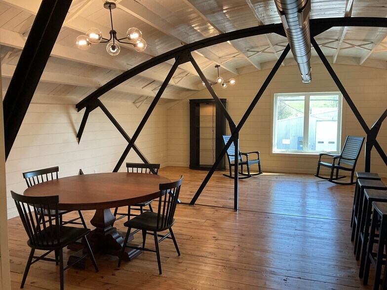 More Photos Of 112 1st St, Perrysville Flex For Lease