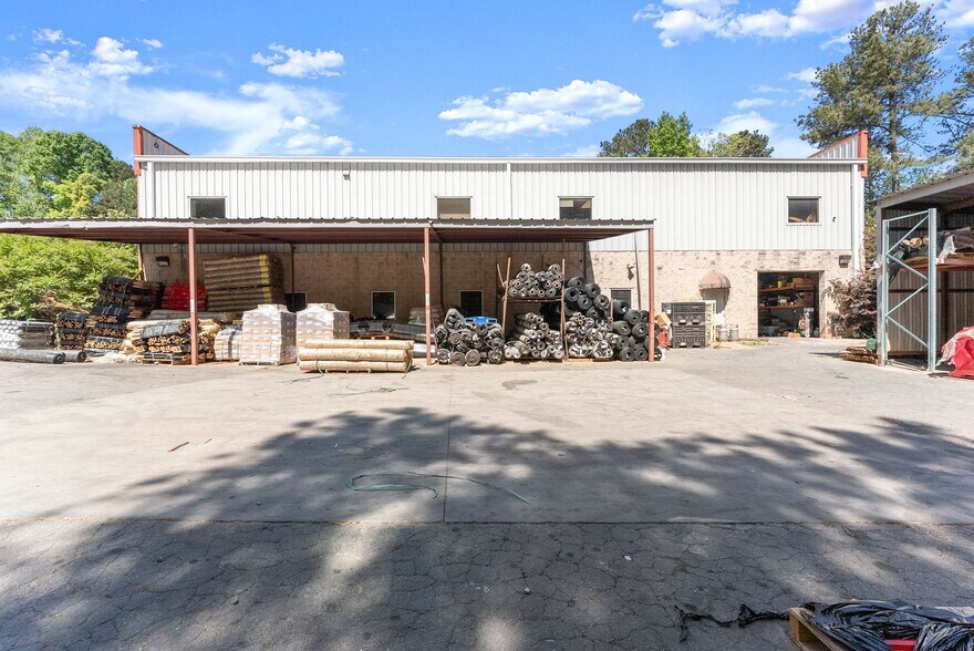 More Photos Of 3917 Old Flowery Branch Rd, Oakwood Flex For Lease