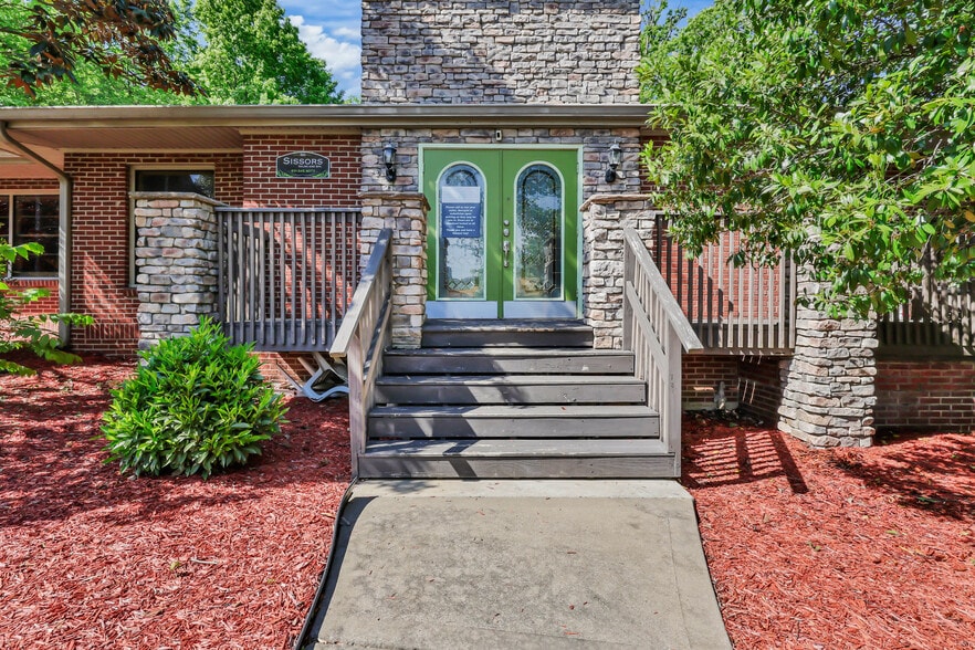 Primary Photo Of 1543 Madison St, Clarksville Specialty For Sale