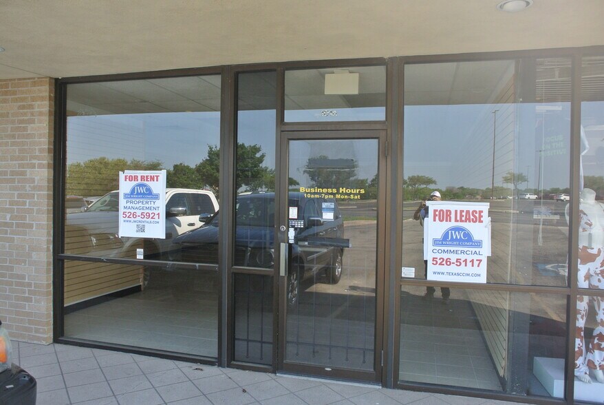 More Photos Of 2301 E Central Texas Expressway, Killeen Storefront For Lease
