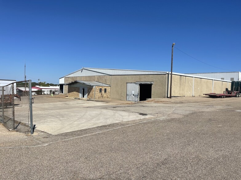 Primary Photo Of 5401 E Veterans Memorial Blvd, Killeen Warehouse For Sale