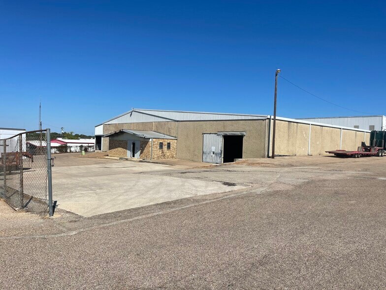 More Photos Of 5401 E Veterans Memorial Blvd, Killeen Warehouse For Lease