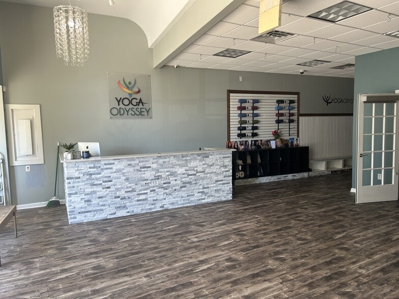 More Photos Of 8-12 W Main St, Somerville Restaurant For Lease