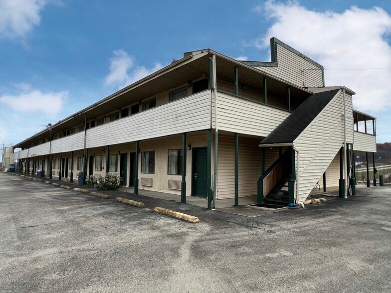 More Photos Of 126 Miller Ln, Waynesburg Hotel For Sale