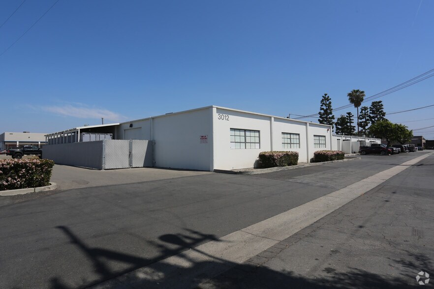 More Photos Of 3002-3012 Halladay St, Santa Ana Warehouse For Lease