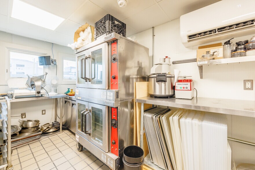 More Photos Of 9 W 43rd St, Savannah Office For Lease