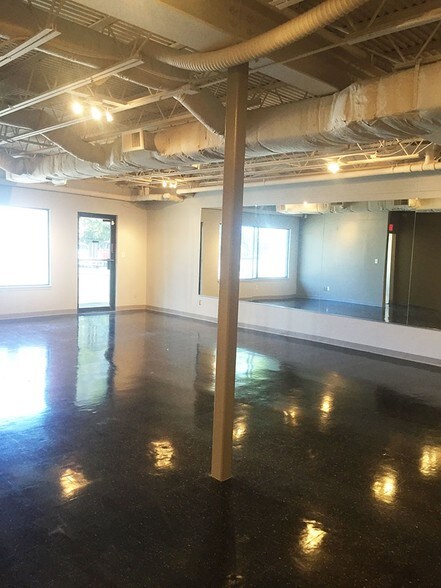 More Photos Of 2240 Taylorsville Rd, Louisville Storefront Retail Office For Lease