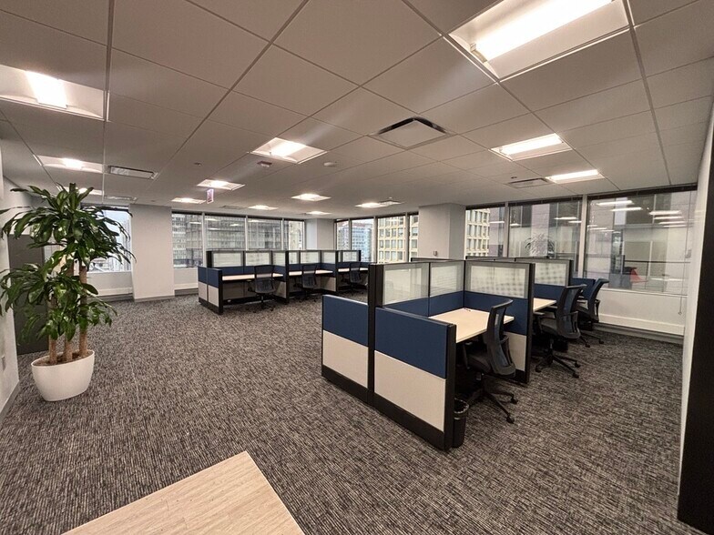 More Photos Of 20 N Clark St, Chicago Coworking Space