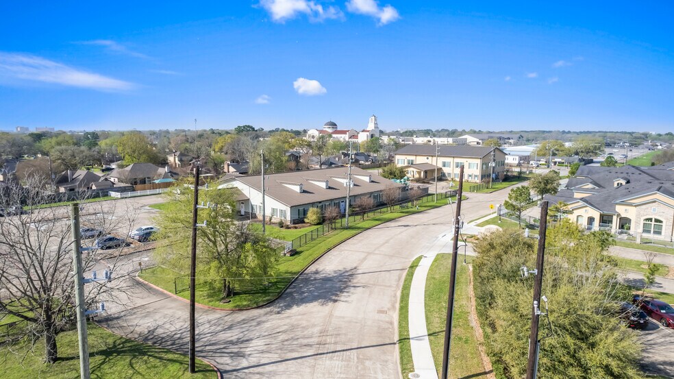 More Photos Of 11820 Huffmeister Rd, Houston Office For Sale