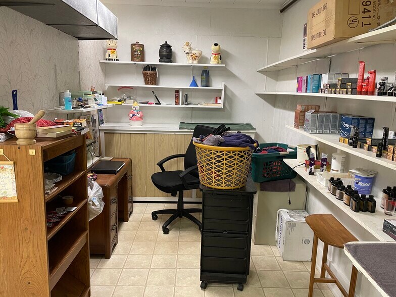 More Photos Of 214 Granite St, Cadillac General Retail For Sale