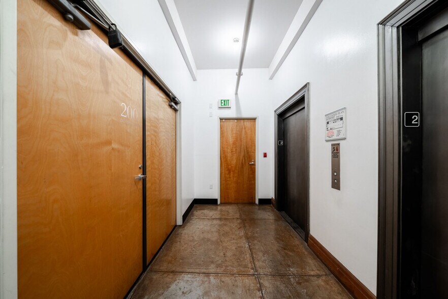 More Photos Of 814-818 S Broadway, Los Angeles Loft Creative Space For Lease