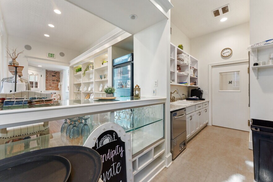 More Photos Of 12 Culpeper St, Warrenton Restaurant For Sale