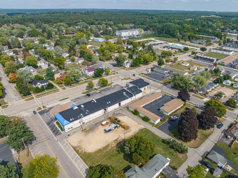 More Photos Of 802 Broadway, Wisconsin Dells Storefront Retail Office For Sale