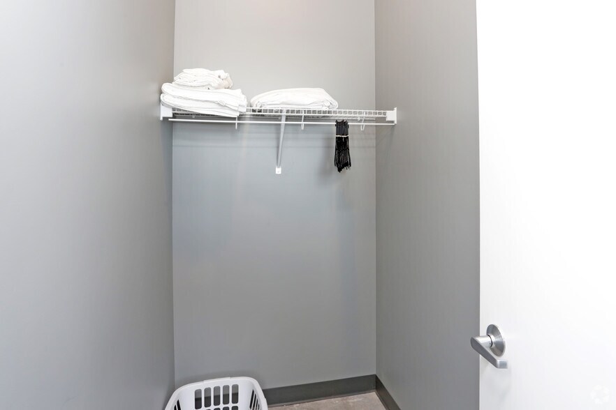 More Photos Of 511 Pershing Ave, Davenport Multifamily For Sale