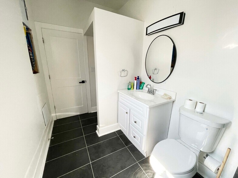 More Photos Of 309 S 60th St, Philadelphia Storefront Retail Residential For Lease