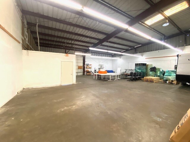 More Photos Of 9700 Almeda Genoa Rd, Houston Flex For Lease