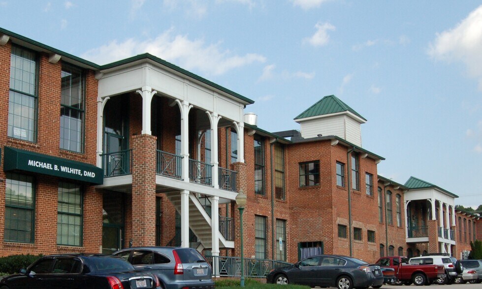 More Photos Of 209 Delburg St, Davidson Office For Lease