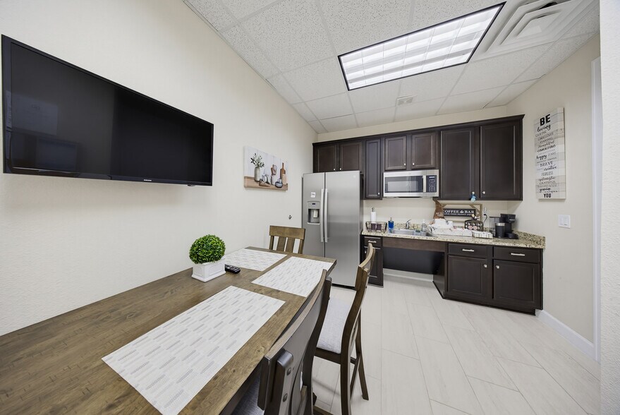 More Photos Of 1526 Katy Gap Rd, Katy Office For Sale