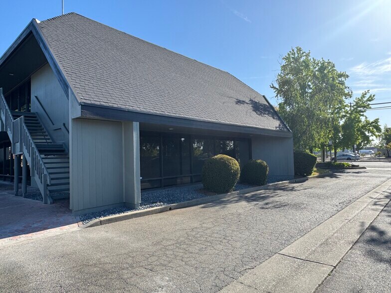 More Photos Of 6130 Freeport Blvd, Sacramento Office For Lease