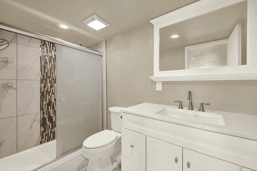 More Photos Of 124 S Porter Rd, Dixon Service For Sale