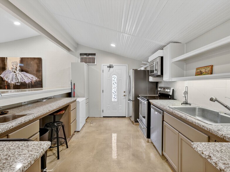 More Photos Of 3500 R O Dr, Spicewood Specialty For Sale