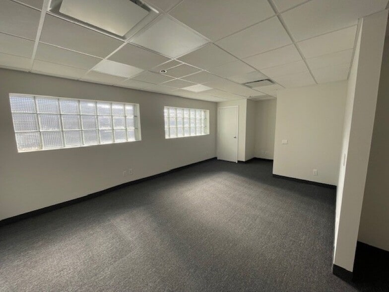 More Photos Of 66-00 Long Island Expy, Maspeth Office For Lease