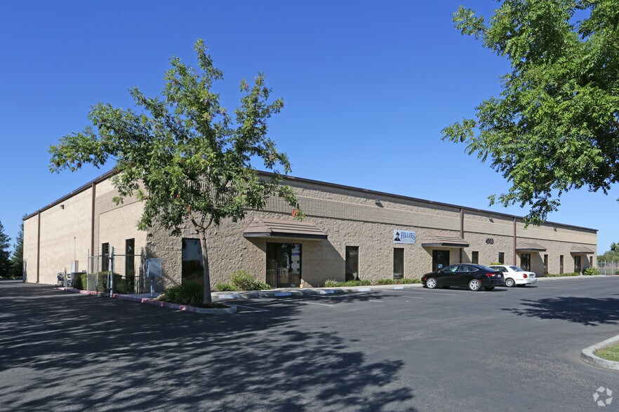 More Photos Of 4933 W Jennifer Ave, Fresno Warehouse For Lease