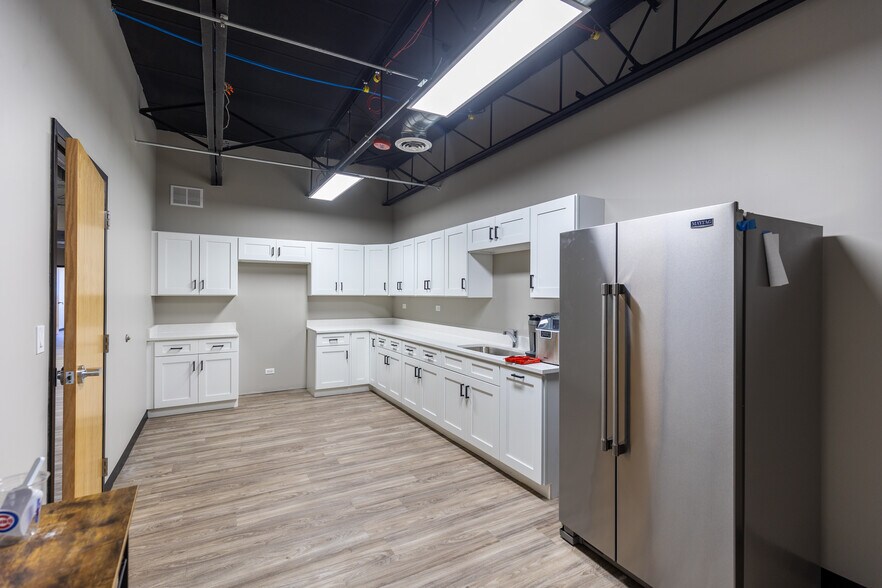 More Photos Of 929 Childs St, Wheaton Warehouse For Lease