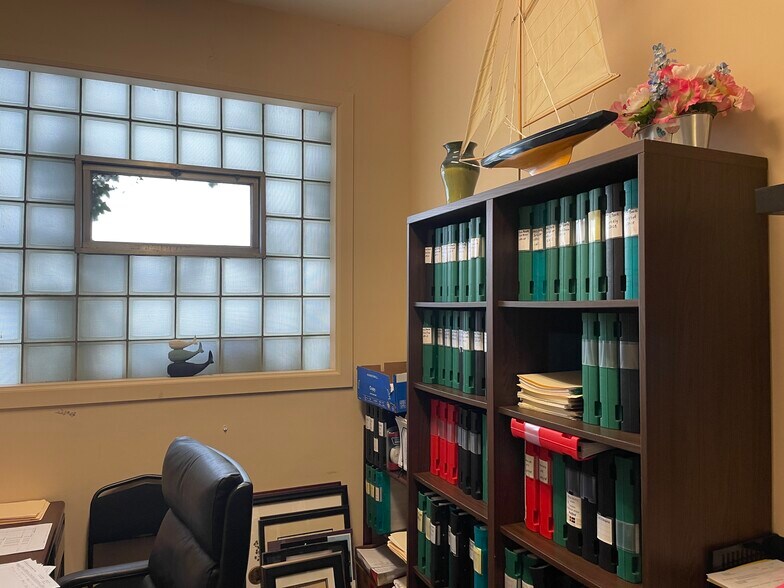 More Photos Of 621 Broadway, Chesterton Medical For Sale