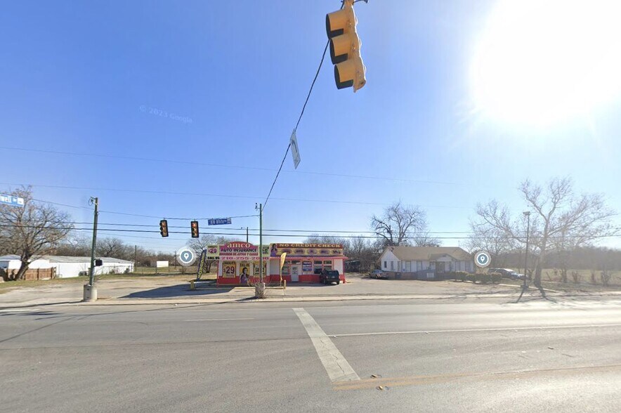 More Photos Of 606 S WW White Rd, San Antonio Office Residential For Sale