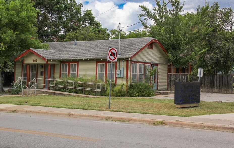 More Photos Of 802 W St Elmo Cir, Austin Office Residential For Sale