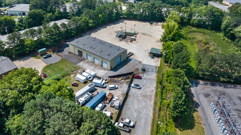More Photos Of 774 McFarland Pky, Alpharetta Warehouse For Lease