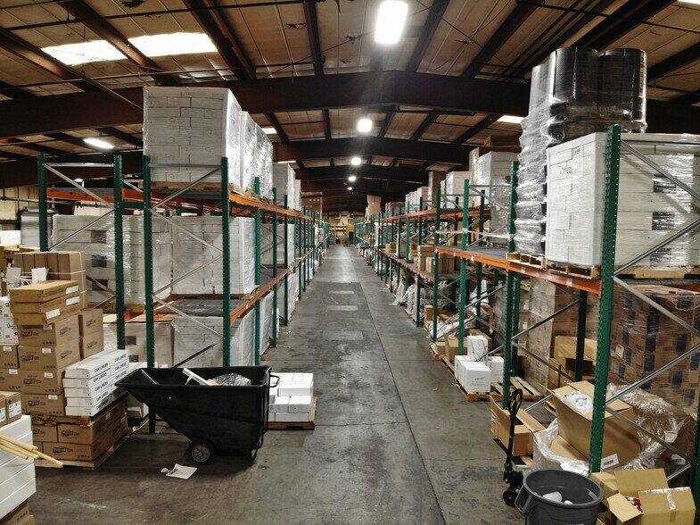 More Photos Of 2229 Sycamore Dr, Knoxville Warehouse For Lease
