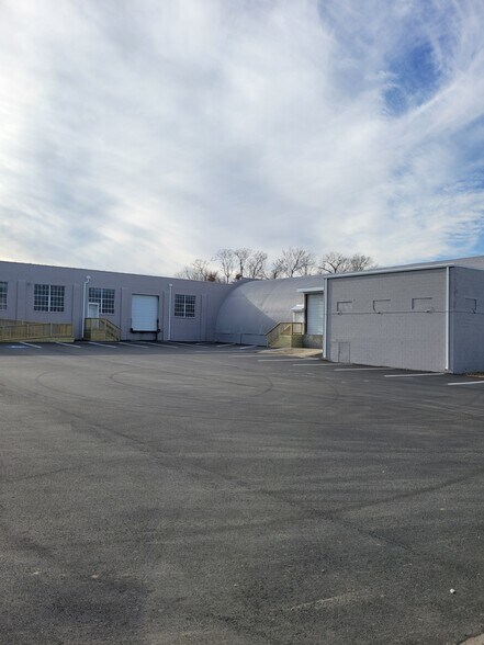 More Photos Of 815 Dinwiddie Ave, Richmond Warehouse For Lease