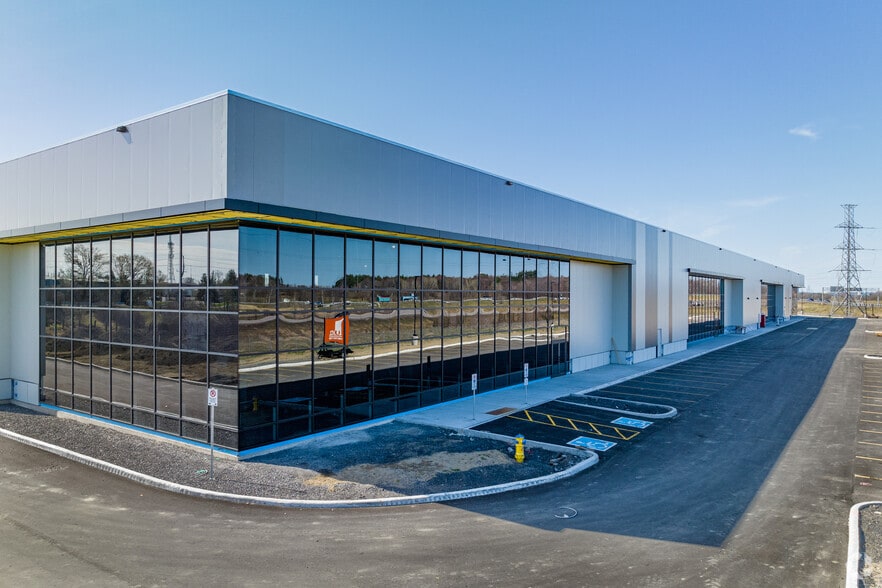 More Photos Of 4120 Russell Rd, Ottawa Unknown For Lease